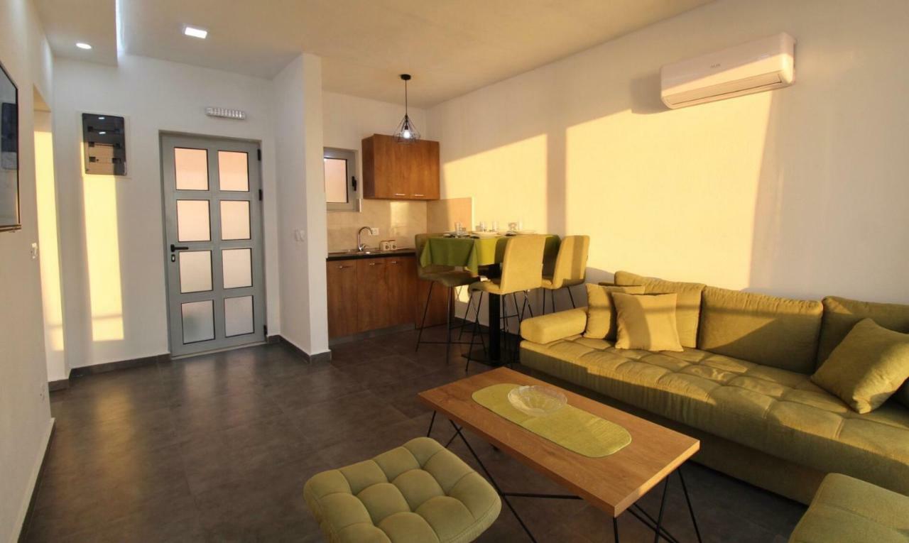 Apartments Komina Utjeha Luaran gambar